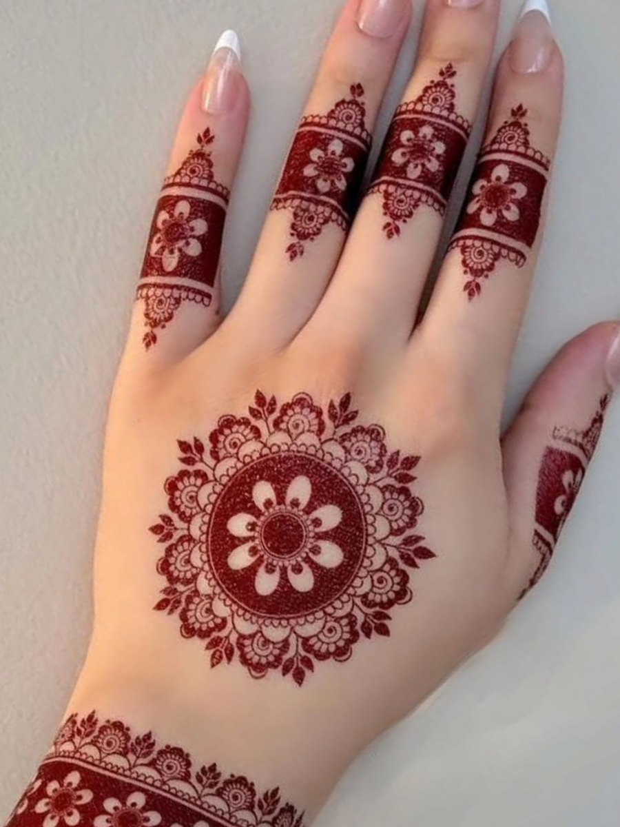 Arabic style mehendi design